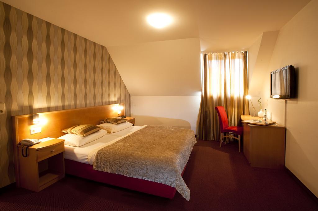 Hotel Geyer Klagenfurt am Woerthersee Luaran gambar
