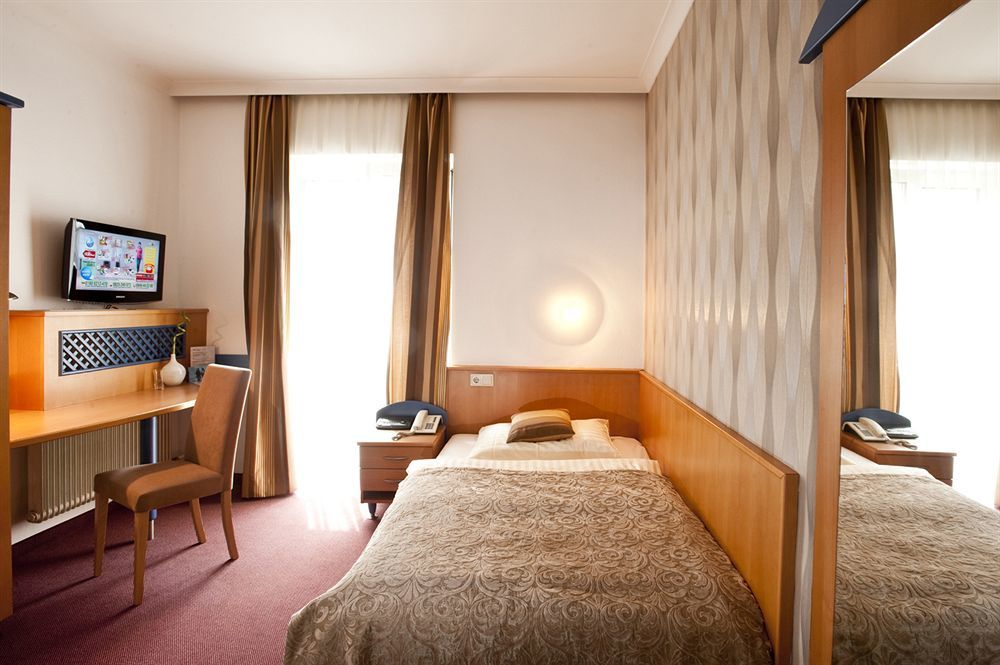 Hotel Geyer Klagenfurt am Woerthersee Luaran gambar